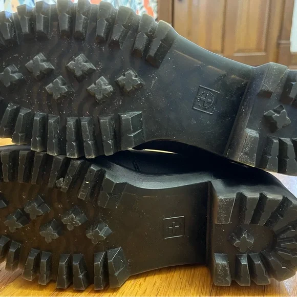 Dr. Martens Rometty Chelsea Boots - Picture 5 of 7